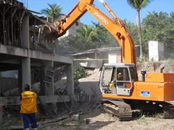 demolição na construção civil